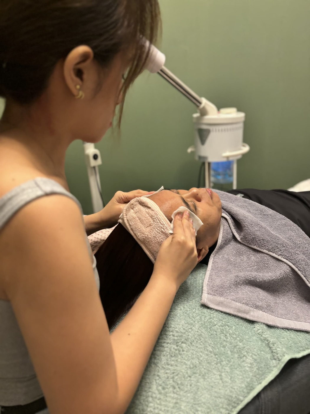 Lueur Aesthetics treatment room at the MMCLI Care Center